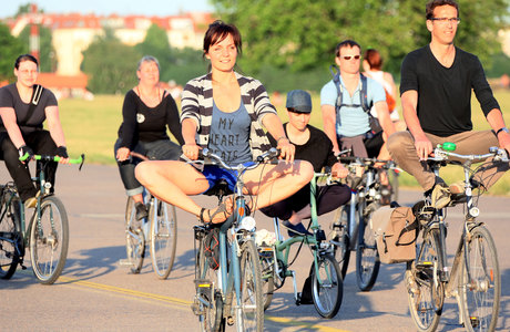 2_fahrrad_yoga_dpa